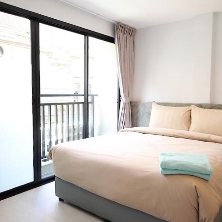 Y House Patong Hostel Luaran gambar