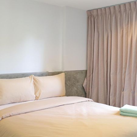 Y House Patong Hostel Luaran gambar