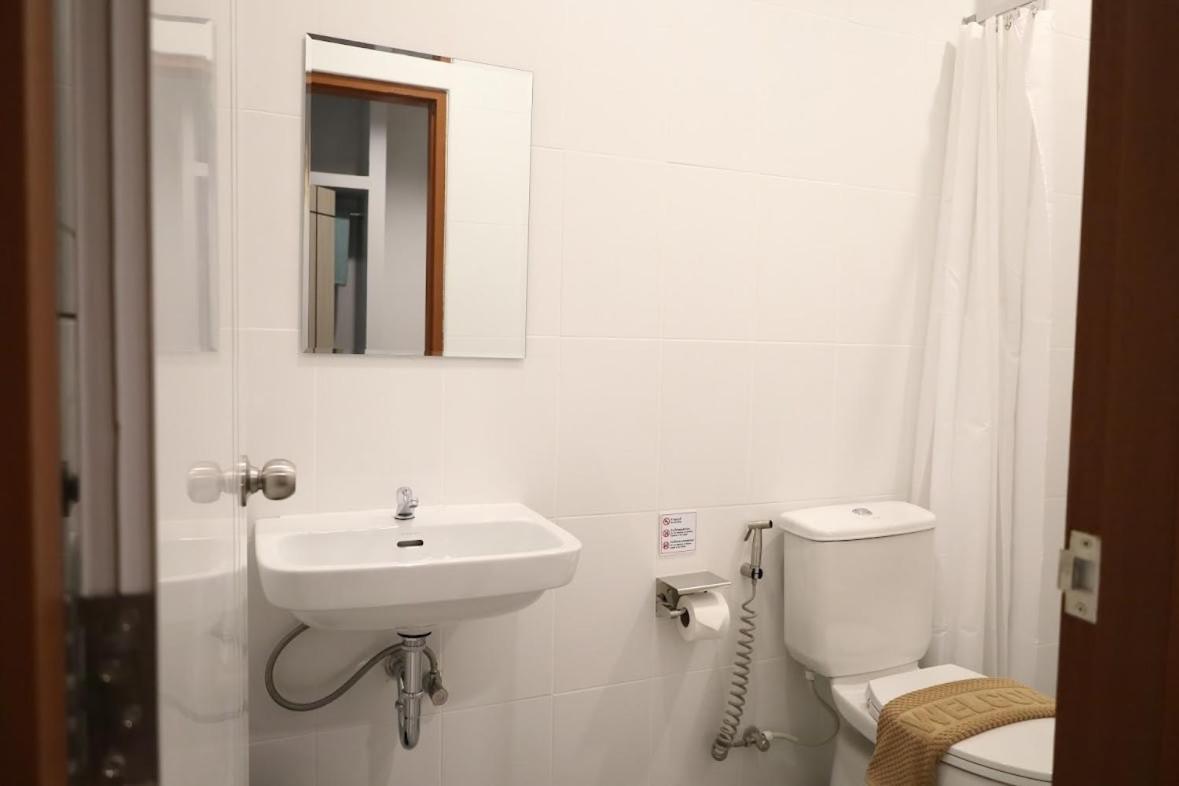 Y House Patong Hostel Luaran gambar