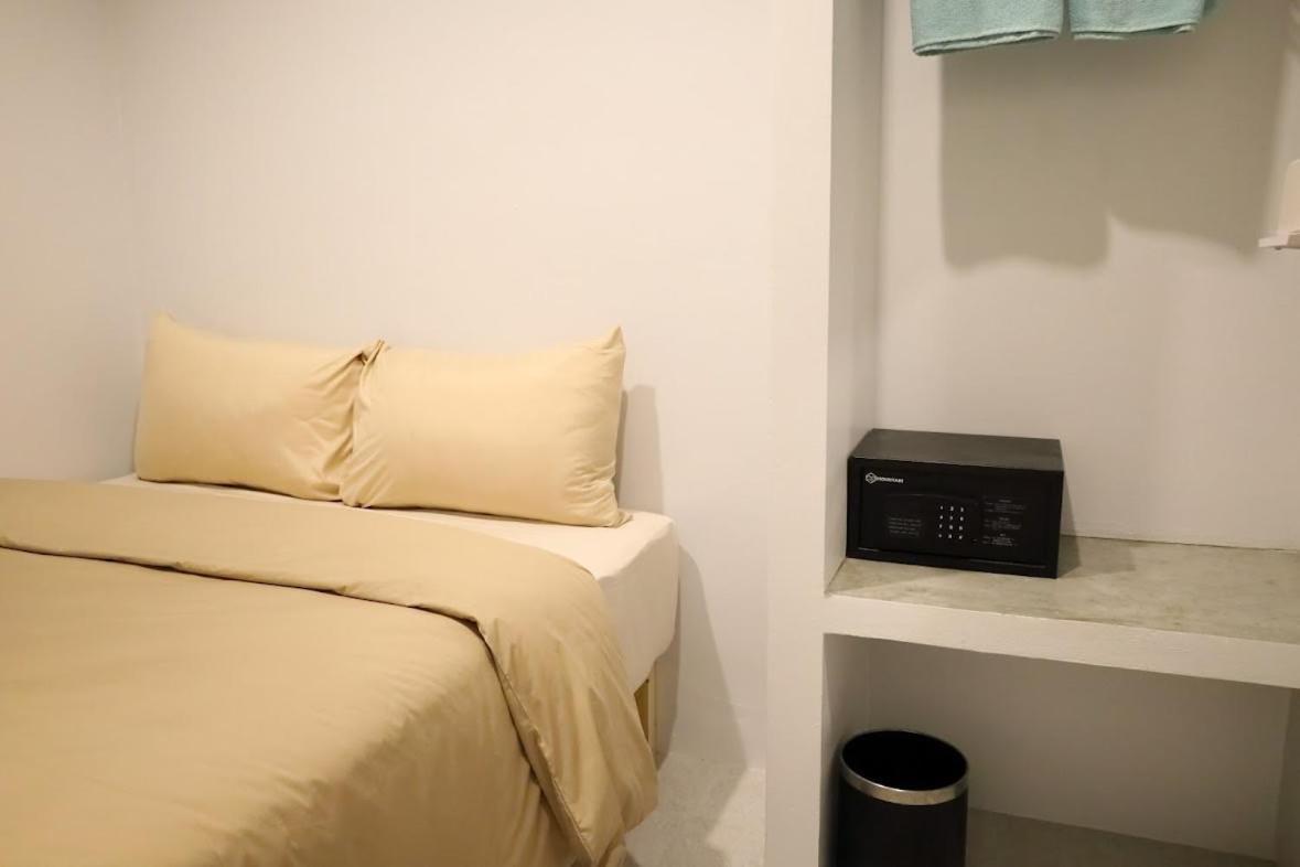 Y House Patong Hostel Luaran gambar