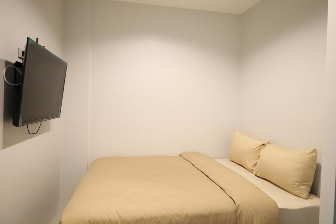 Y House Patong Hostel Luaran gambar