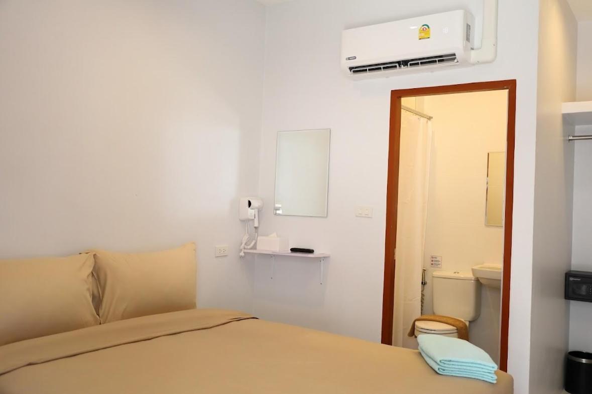 Y House Patong Hostel Luaran gambar