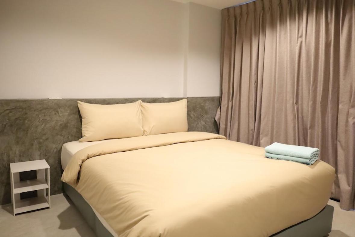 Y House Patong Hostel Luaran gambar