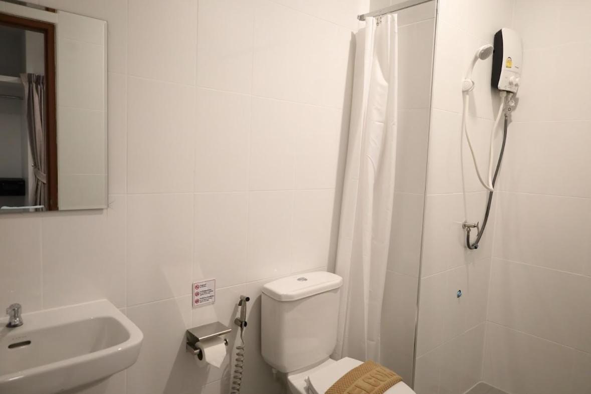 Y House Patong Hostel Luaran gambar
